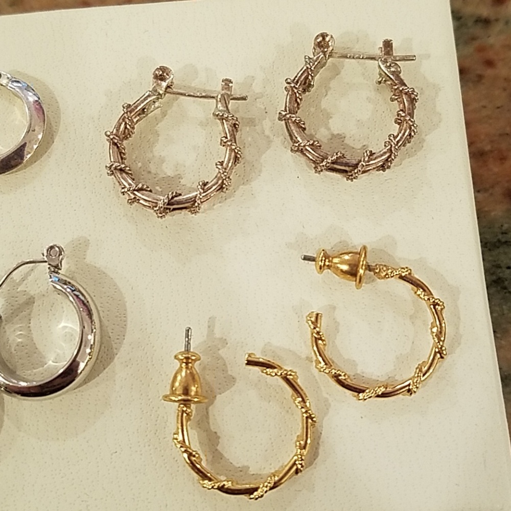 set of earrings - Picture 3 of 3